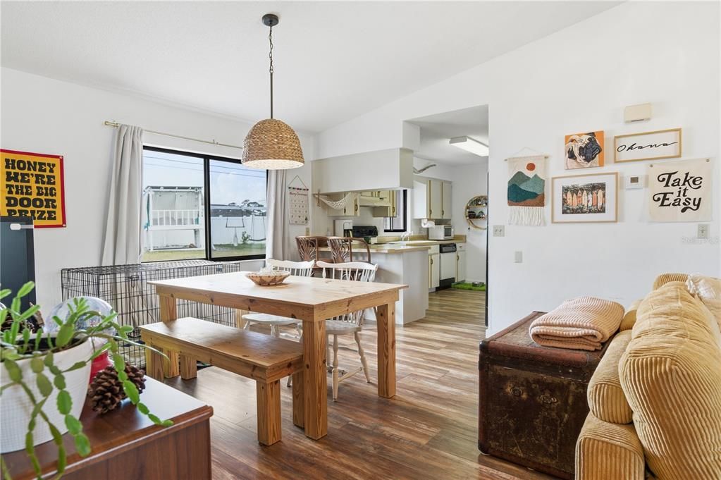 For Sale: $289,000 (3 beds, 2 baths, 1400 Square Feet)