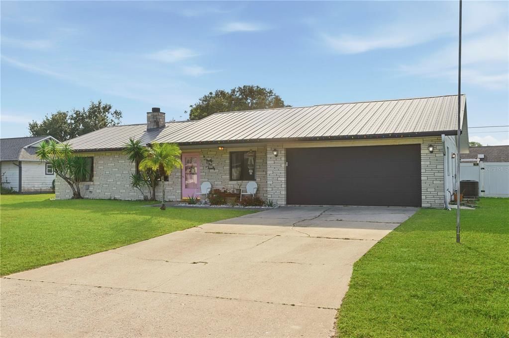 For Sale: $289,000 (3 beds, 2 baths, 1400 Square Feet)