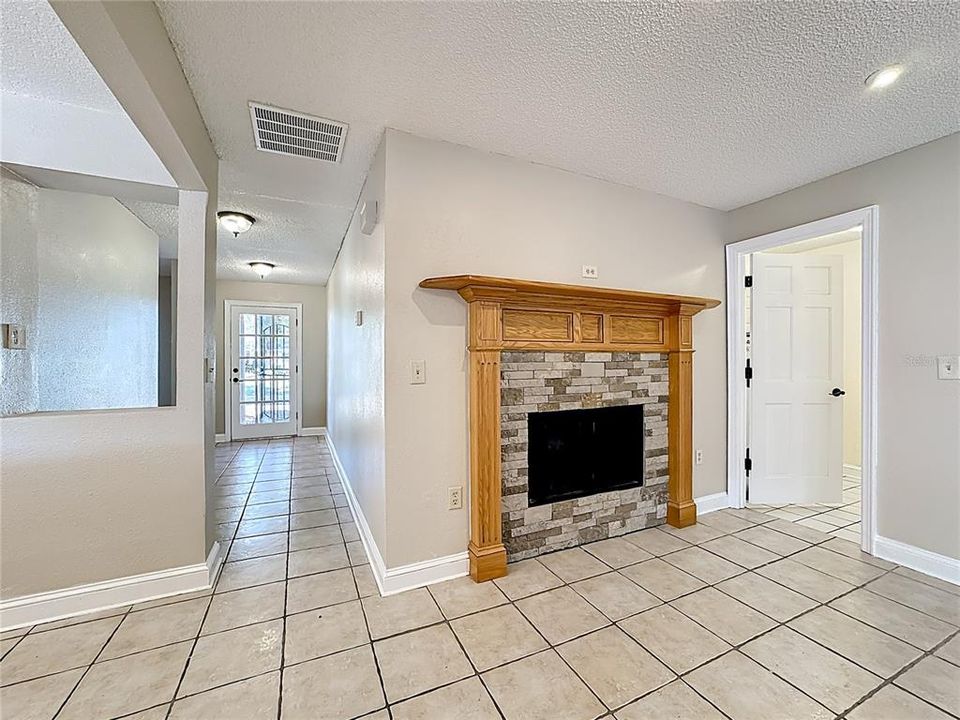 For Sale: $420,000 (3 beds, 3 baths, 1782 Square Feet)