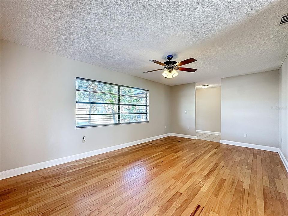 For Sale: $420,000 (3 beds, 3 baths, 1782 Square Feet)