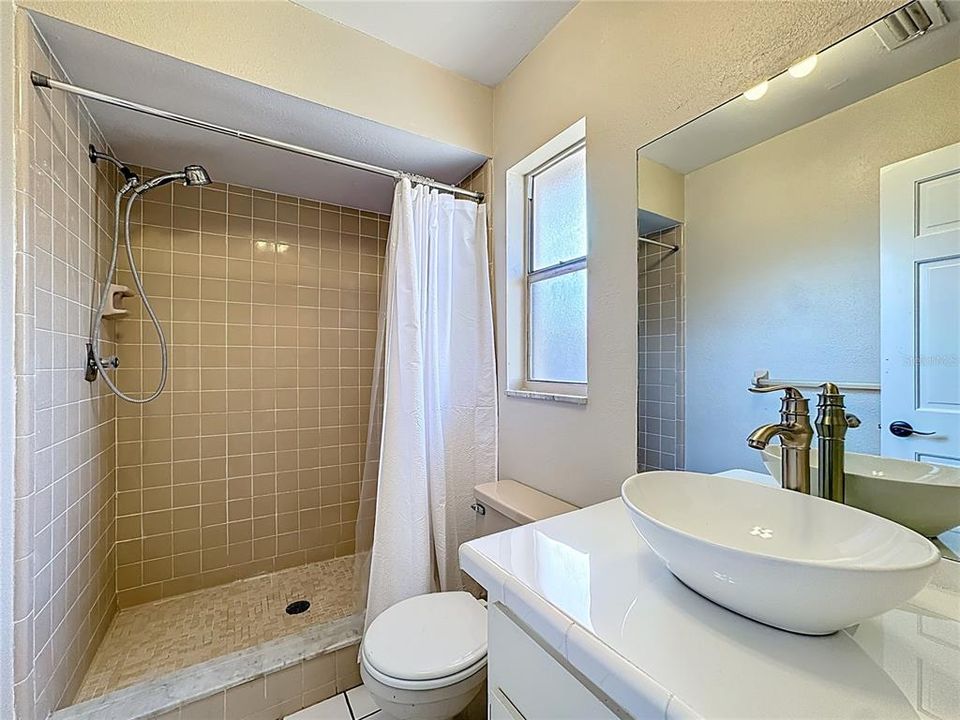 For Sale: $420,000 (3 beds, 3 baths, 1782 Square Feet)