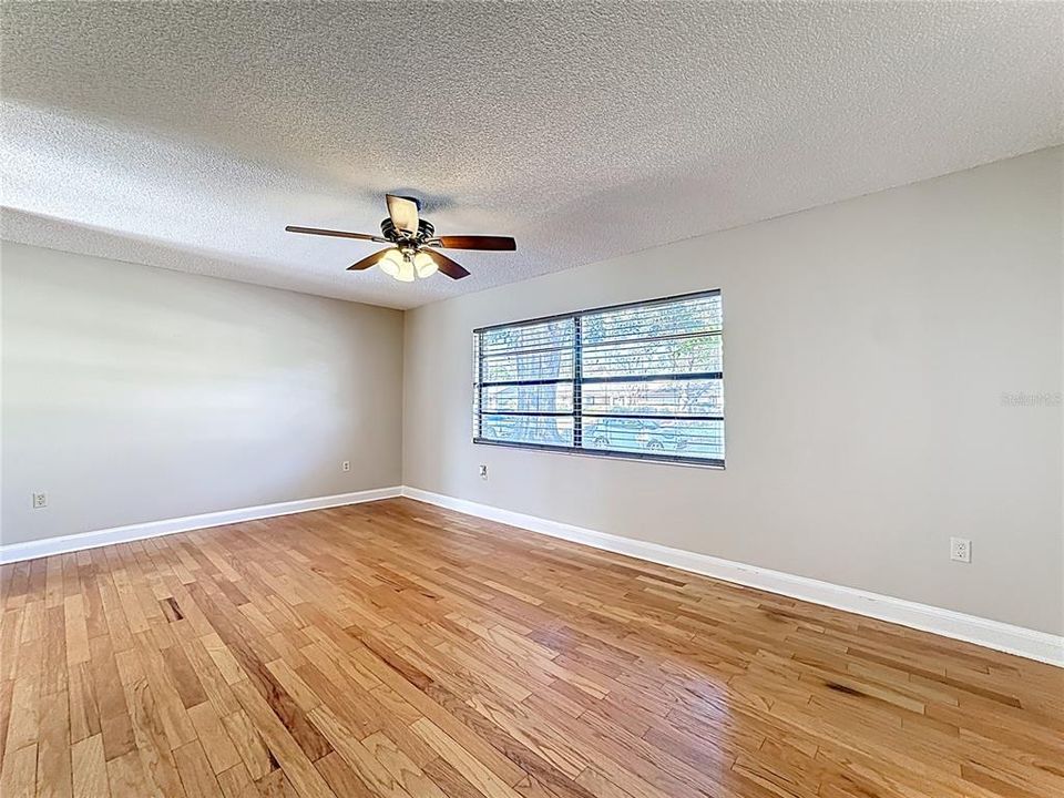 For Sale: $420,000 (3 beds, 3 baths, 1782 Square Feet)