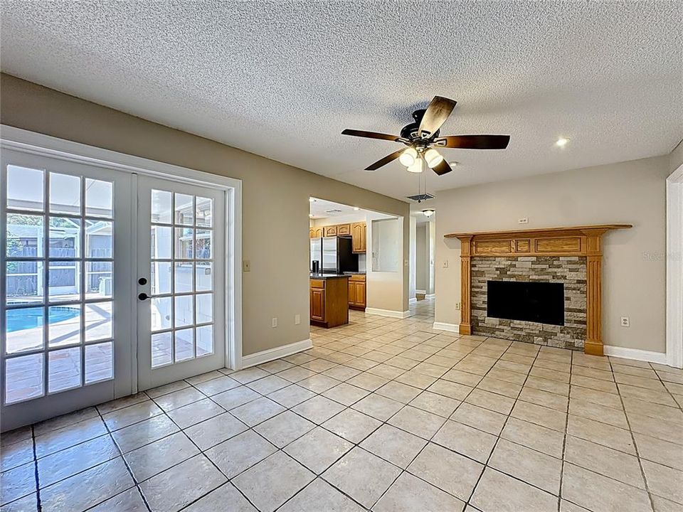 For Sale: $420,000 (3 beds, 3 baths, 1782 Square Feet)