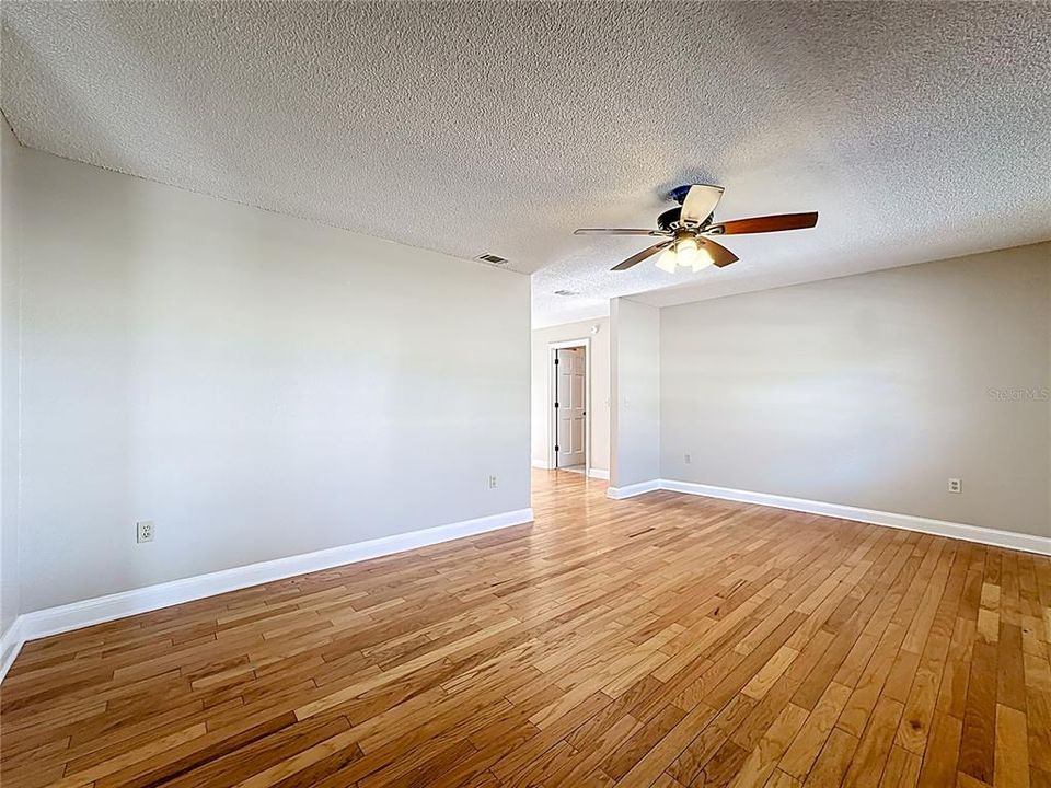 For Sale: $420,000 (3 beds, 3 baths, 1782 Square Feet)