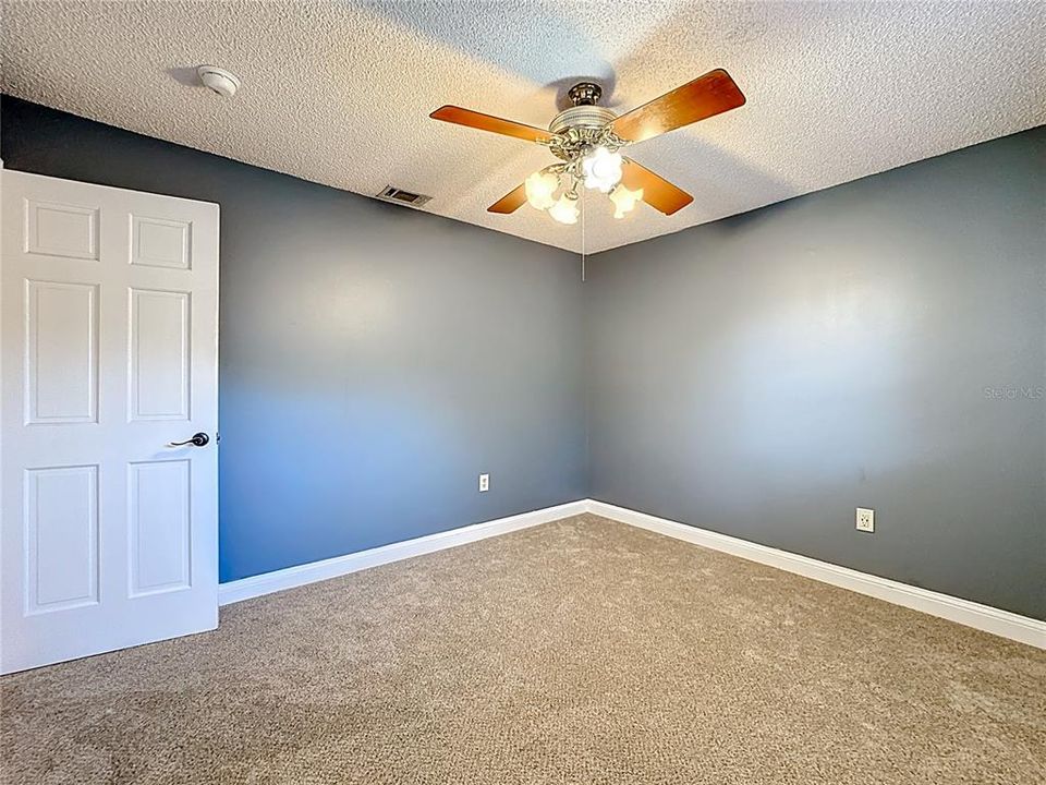 For Sale: $420,000 (3 beds, 3 baths, 1782 Square Feet)