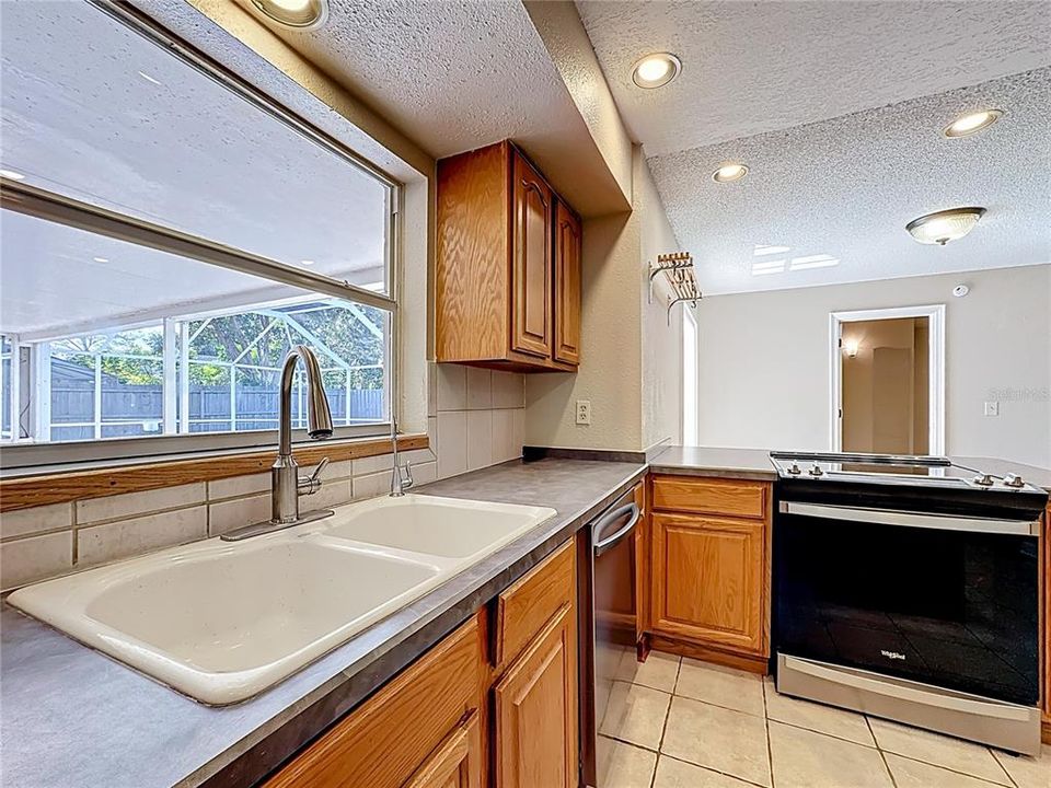 For Sale: $420,000 (3 beds, 3 baths, 1782 Square Feet)