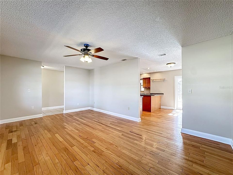 For Sale: $420,000 (3 beds, 3 baths, 1782 Square Feet)