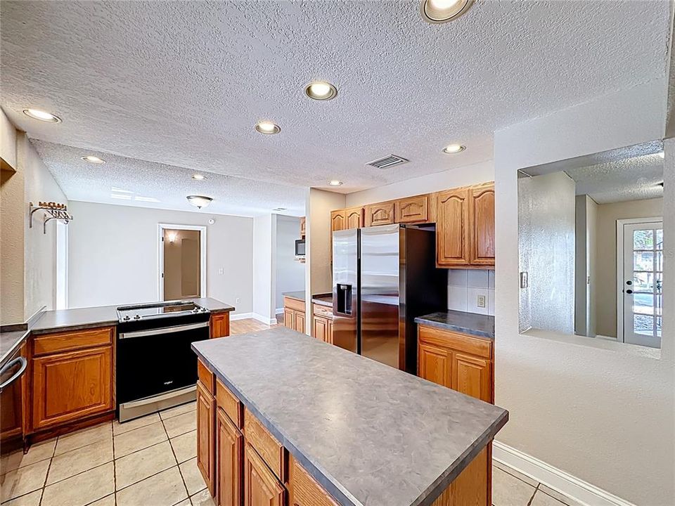 For Sale: $420,000 (3 beds, 3 baths, 1782 Square Feet)