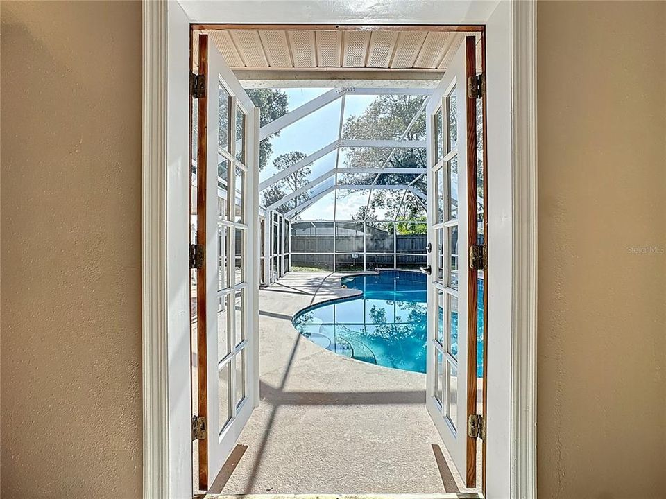 For Sale: $420,000 (3 beds, 3 baths, 1782 Square Feet)