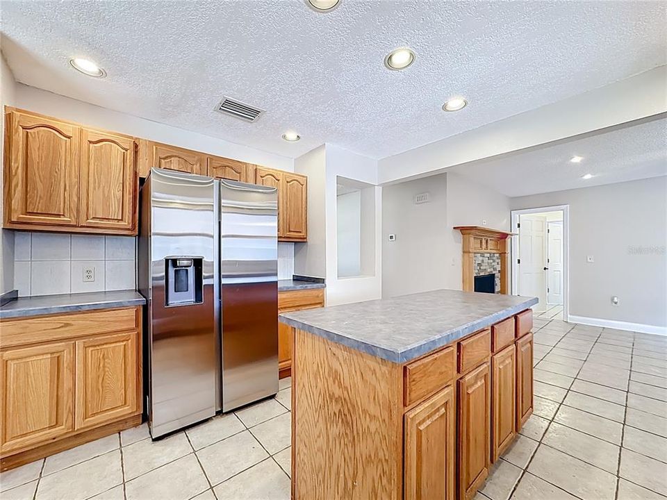 For Sale: $420,000 (3 beds, 3 baths, 1782 Square Feet)