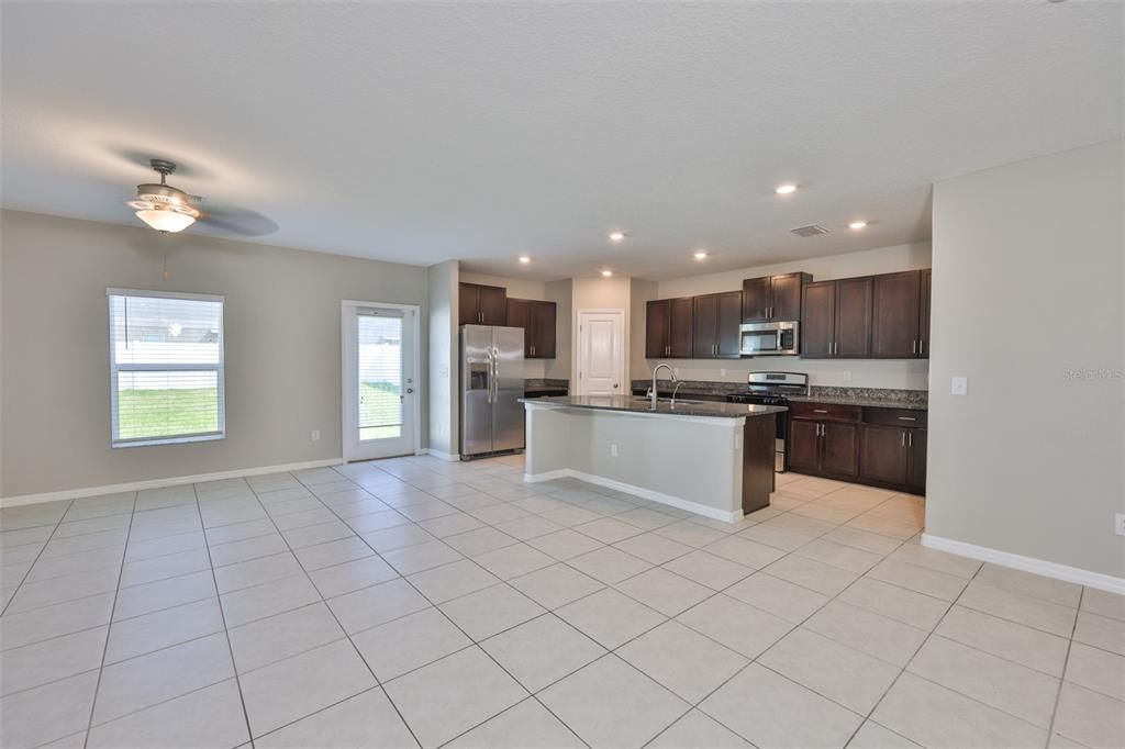 出租: $2,600 (5 贝兹, 2 浴室, 2264 平方英尺)