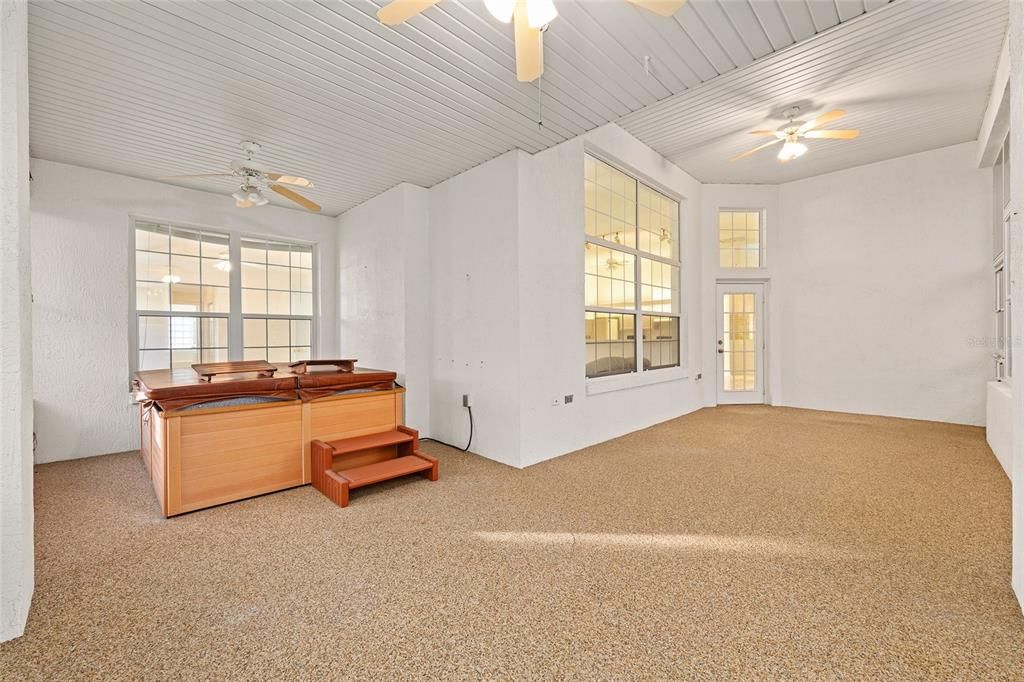 For Sale: $298,000 (2 beds, 2 baths, 2017 Square Feet)