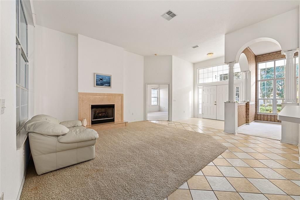 For Sale: $298,000 (2 beds, 2 baths, 2017 Square Feet)