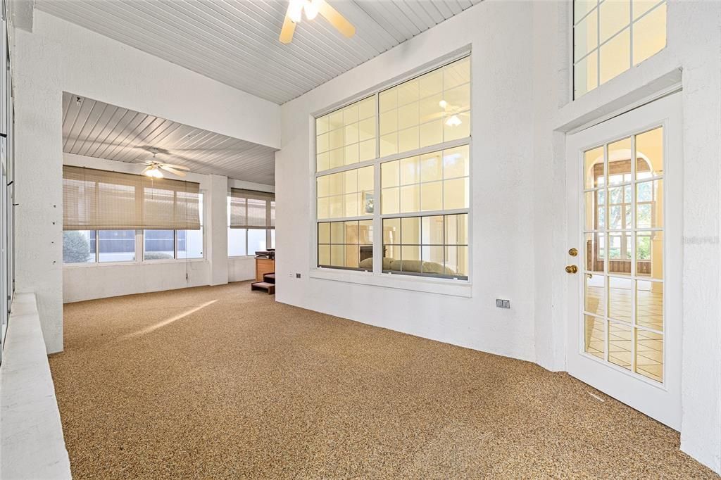 For Sale: $298,000 (2 beds, 2 baths, 2017 Square Feet)