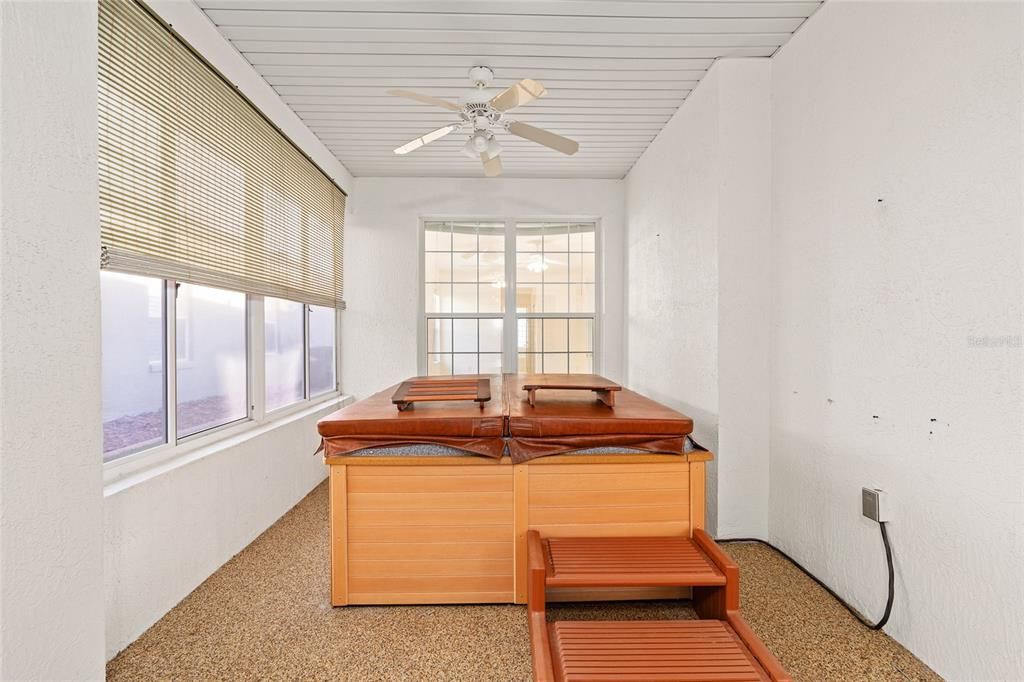 For Sale: $298,000 (2 beds, 2 baths, 2017 Square Feet)