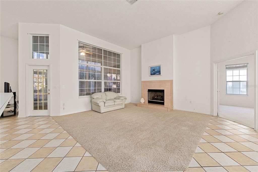 For Sale: $298,000 (2 beds, 2 baths, 2017 Square Feet)