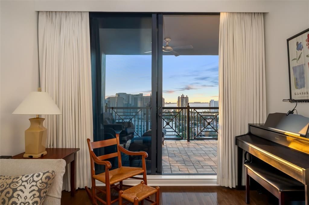 For Sale: $1,595,000 (2 beds, 2 baths, 1697 Square Feet)