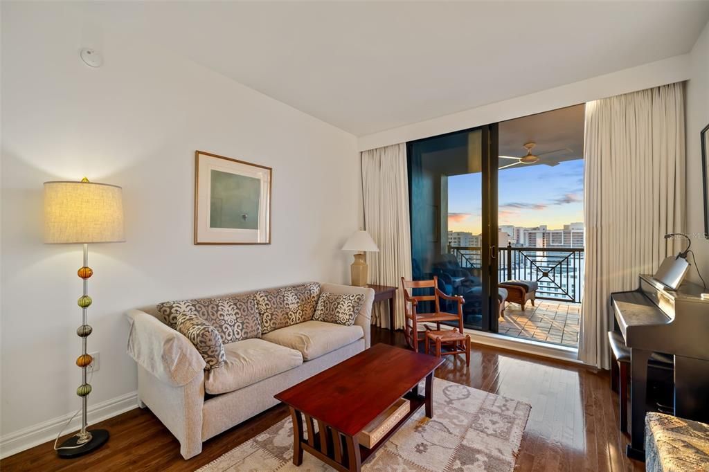 For Sale: $1,595,000 (2 beds, 2 baths, 1697 Square Feet)