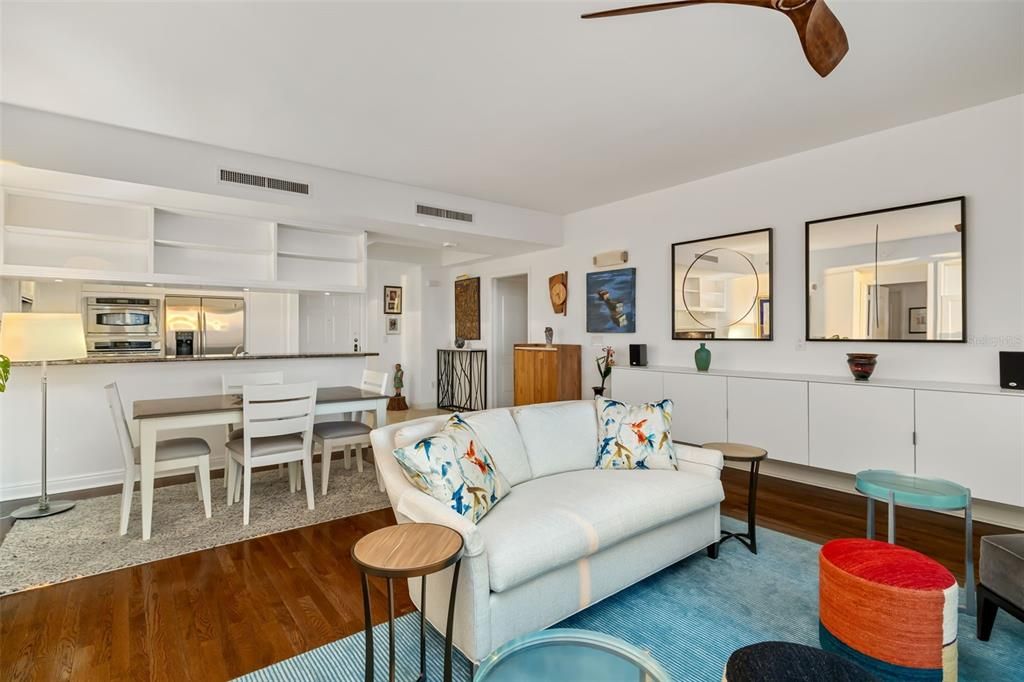 For Sale: $1,595,000 (2 beds, 2 baths, 1697 Square Feet)