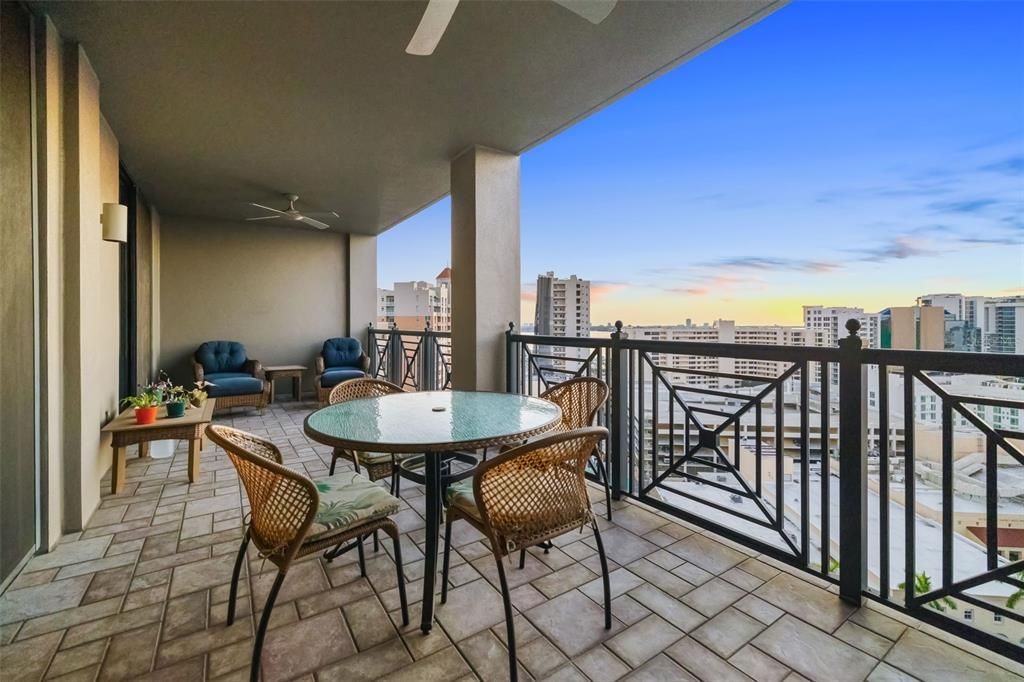 For Sale: $1,595,000 (2 beds, 2 baths, 1697 Square Feet)