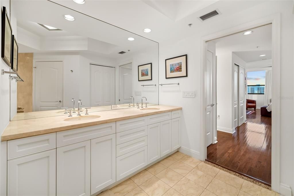 For Sale: $1,595,000 (2 beds, 2 baths, 1697 Square Feet)