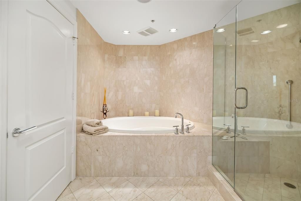 For Sale: $1,595,000 (2 beds, 2 baths, 1697 Square Feet)