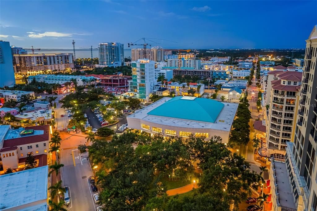 For Sale: $1,595,000 (2 beds, 2 baths, 1697 Square Feet)