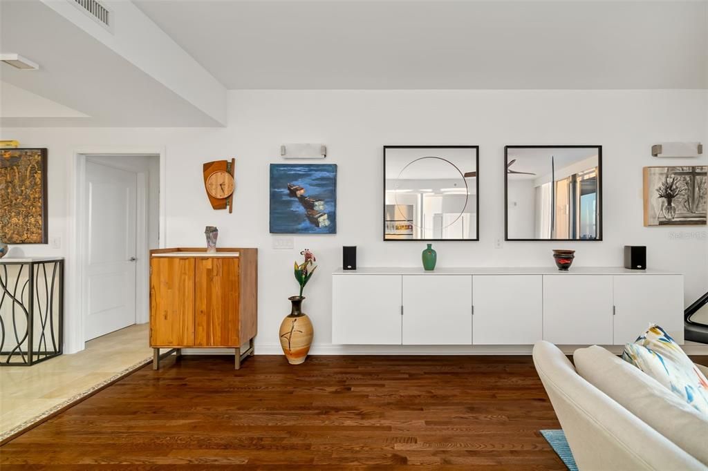 For Sale: $1,595,000 (2 beds, 2 baths, 1697 Square Feet)