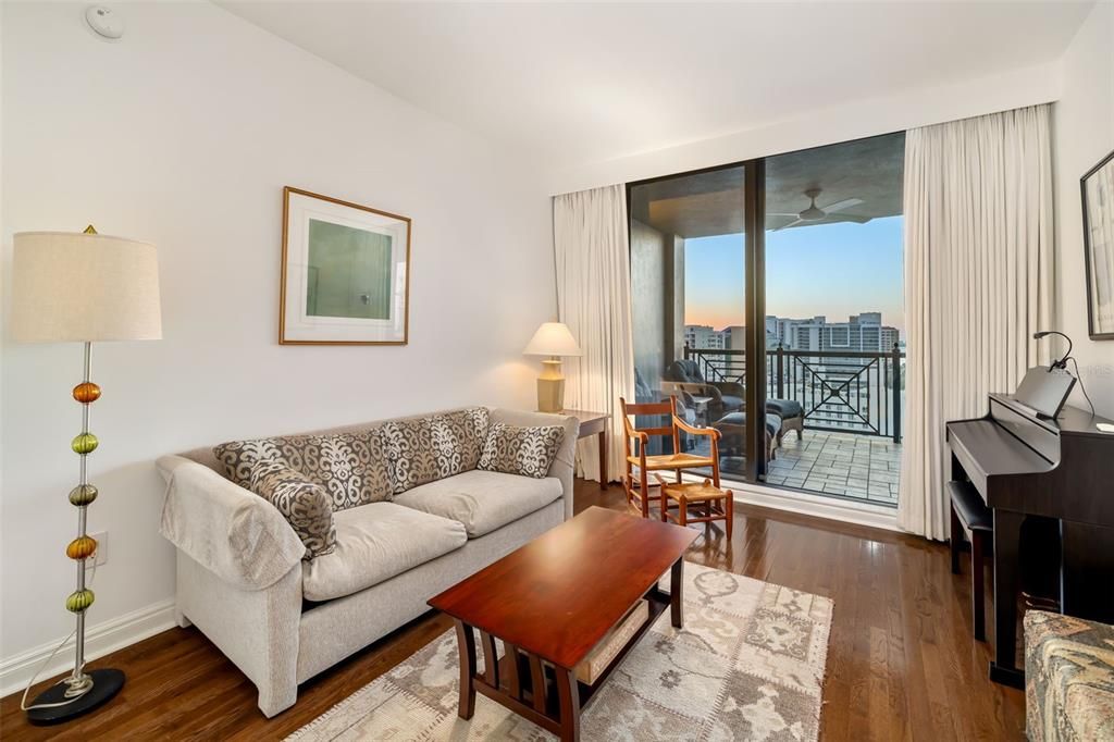 For Sale: $1,595,000 (2 beds, 2 baths, 1697 Square Feet)