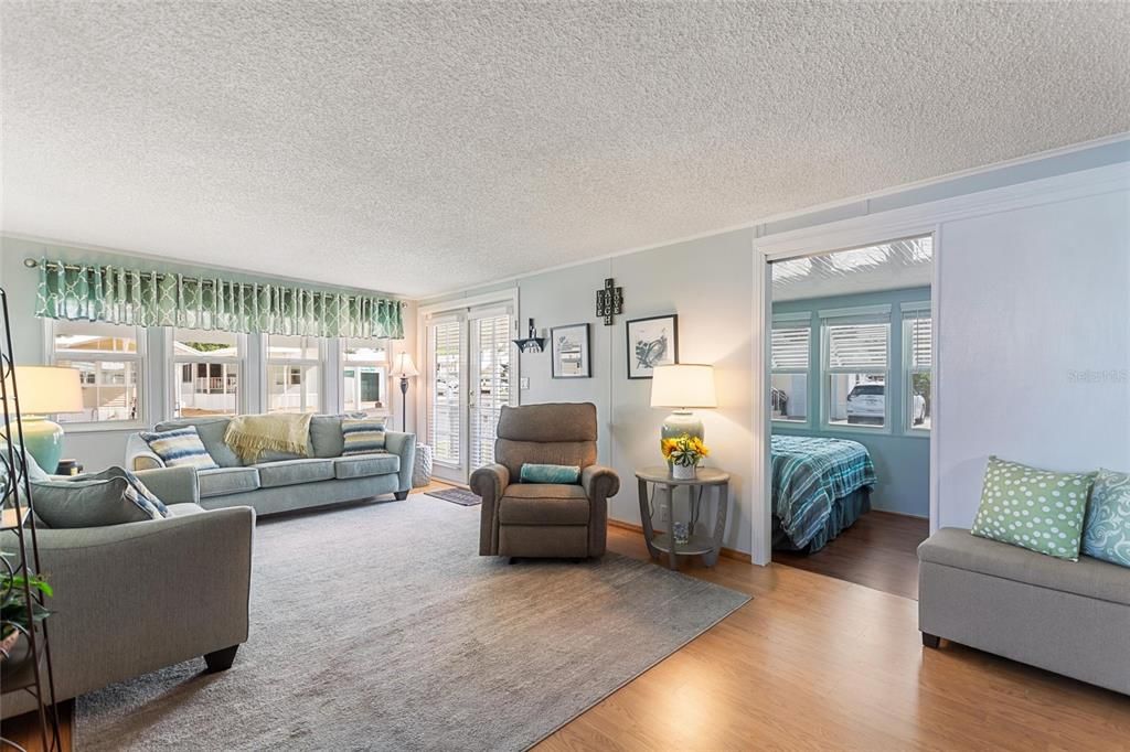 На продажу: $175,000 (2 спален, 2 ванн, 984 Квадратных фут)