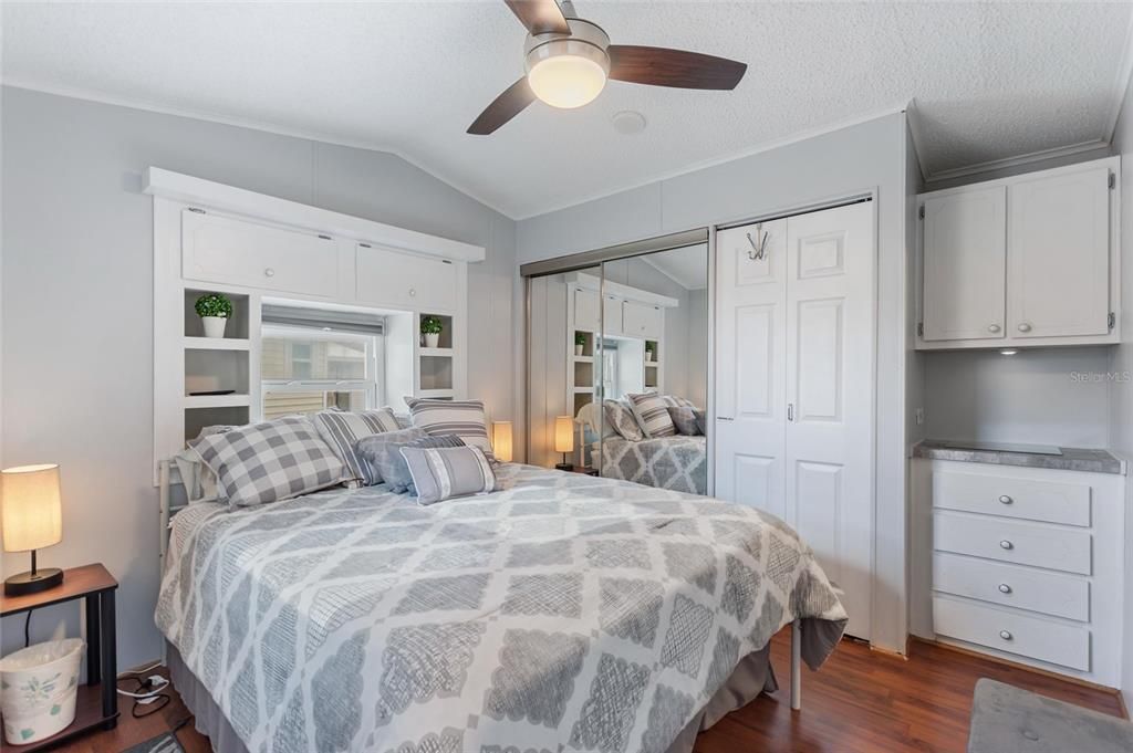 На продажу: $175,000 (2 спален, 2 ванн, 984 Квадратных фут)