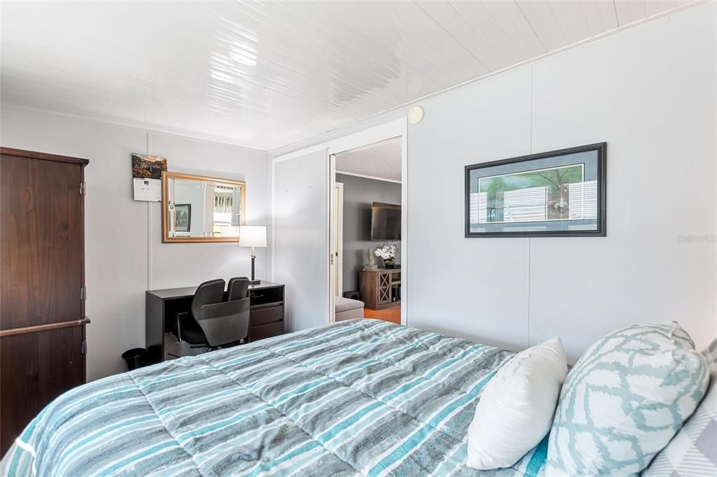 На продажу: $175,000 (2 спален, 2 ванн, 984 Квадратных фут)