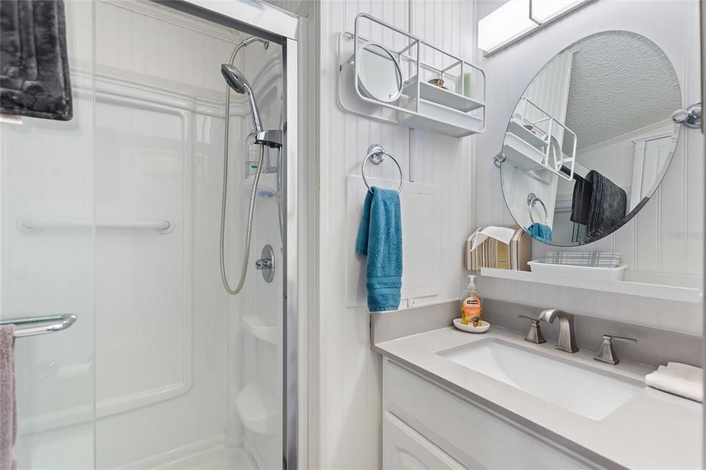 На продажу: $175,000 (2 спален, 2 ванн, 984 Квадратных фут)