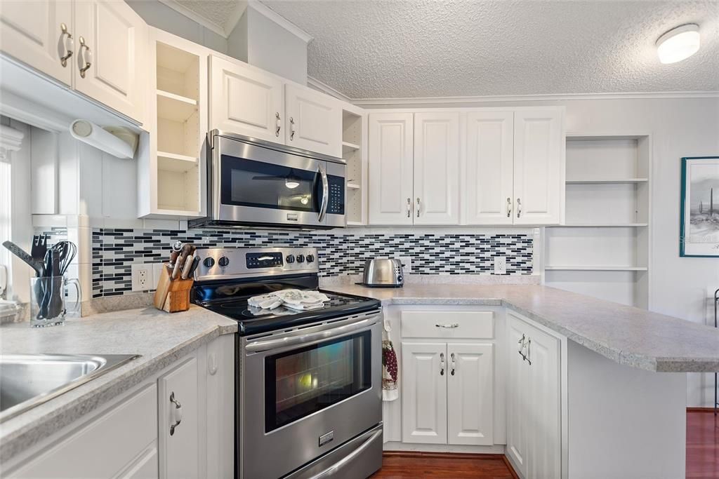 На продажу: $175,000 (2 спален, 2 ванн, 984 Квадратных фут)