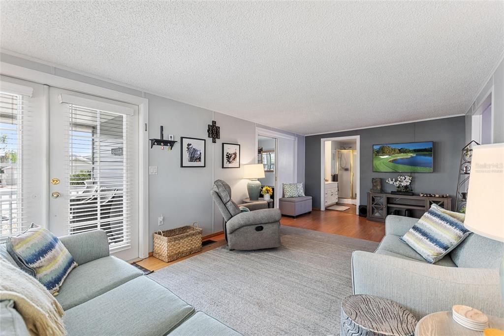 На продажу: $175,000 (2 спален, 2 ванн, 984 Квадратных фут)