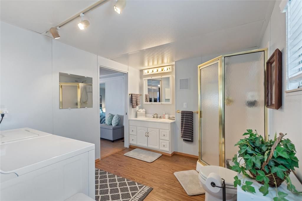 На продажу: $175,000 (2 спален, 2 ванн, 984 Квадратных фут)