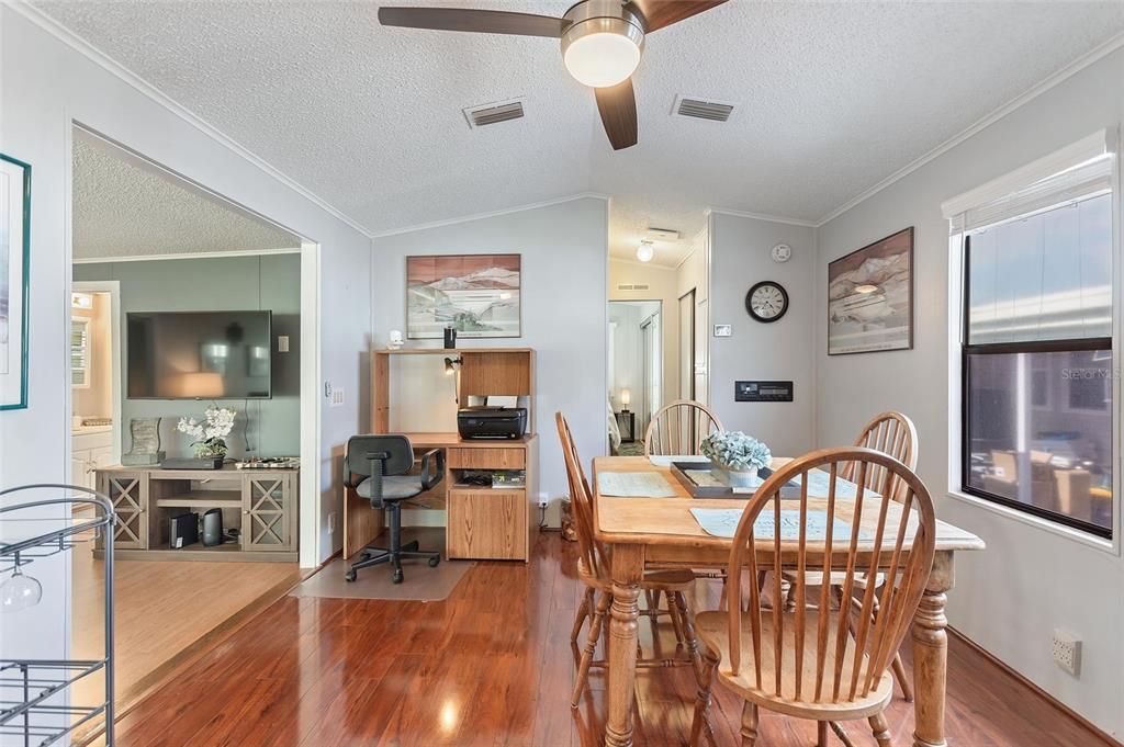 На продажу: $175,000 (2 спален, 2 ванн, 984 Квадратных фут)