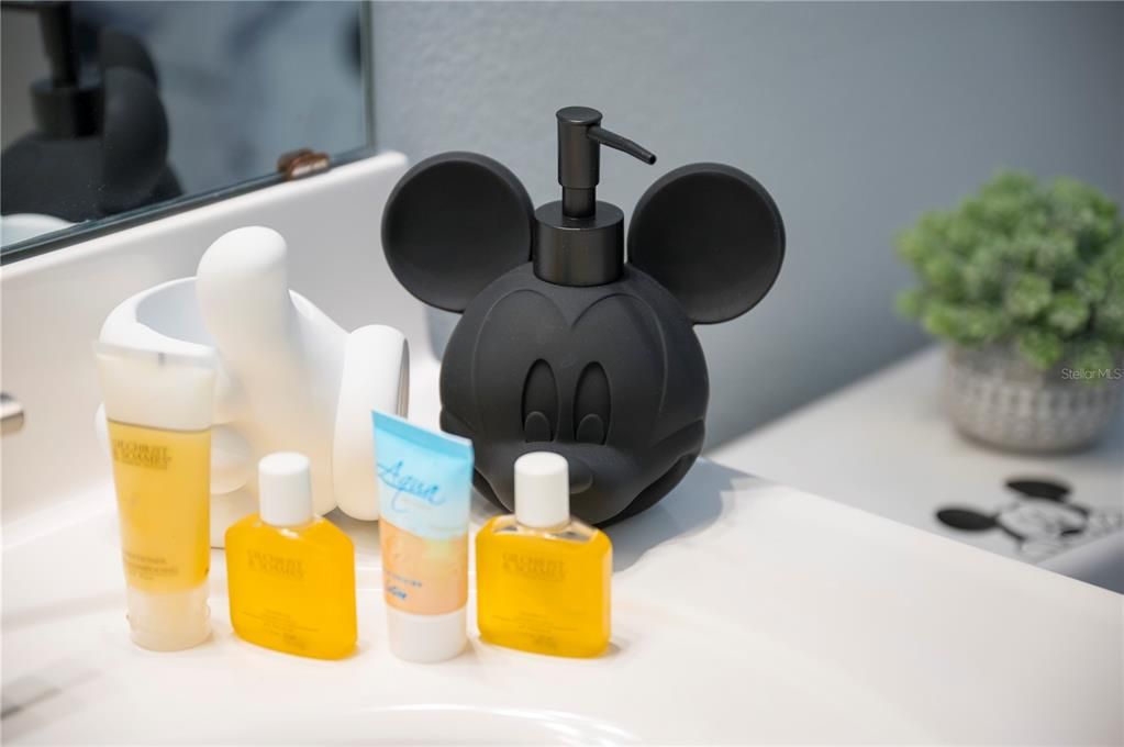 For Rent: $2,300 (3 beds, 2 baths, 1130 Square Feet)