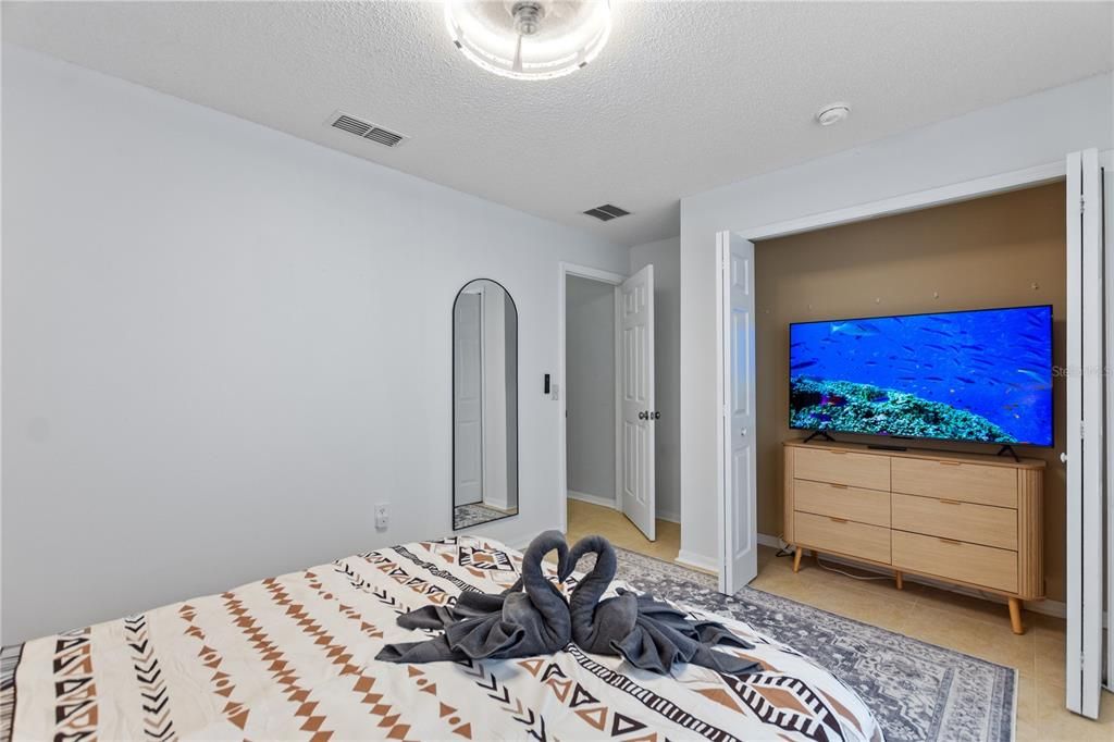 For Rent: $2,300 (3 beds, 2 baths, 1130 Square Feet)