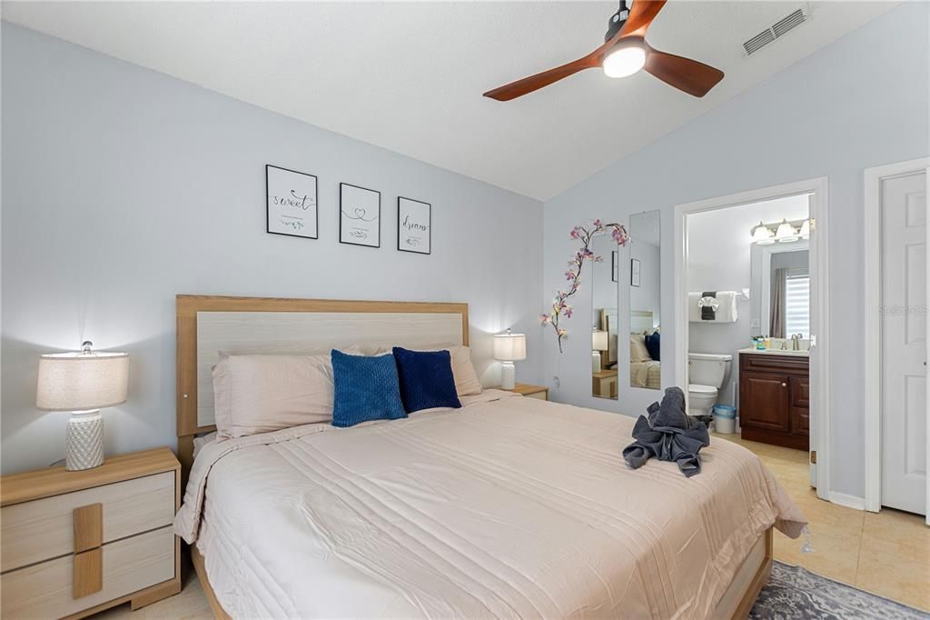 For Rent: $2,300 (3 beds, 2 baths, 1130 Square Feet)