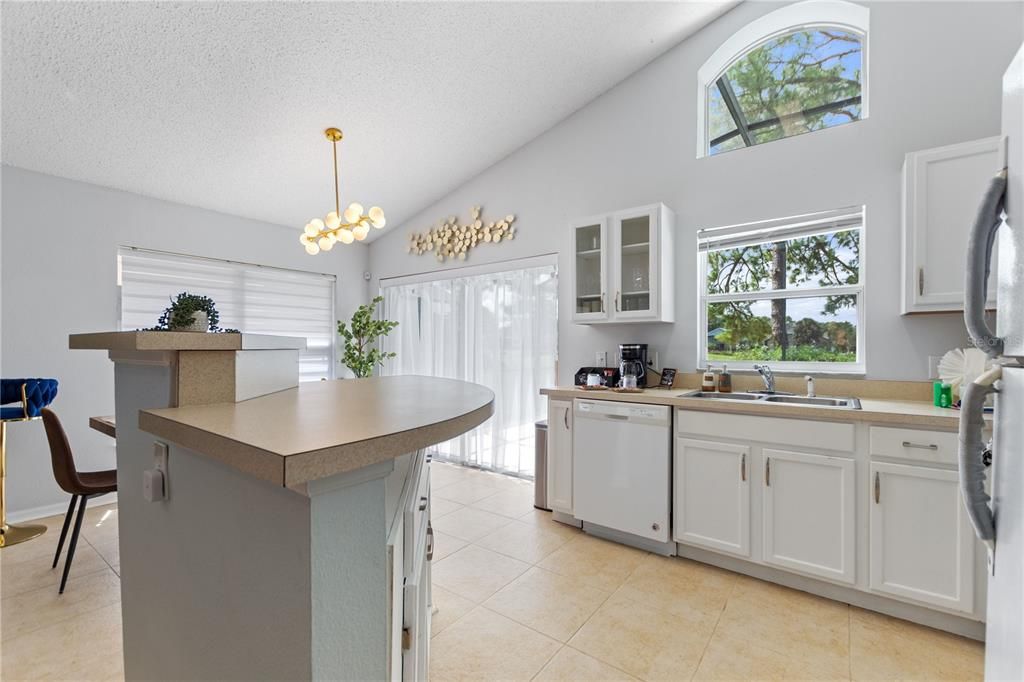 For Rent: $2,300 (3 beds, 2 baths, 1130 Square Feet)