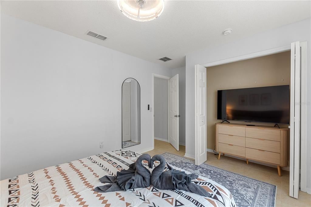 For Rent: $2,300 (3 beds, 2 baths, 1130 Square Feet)