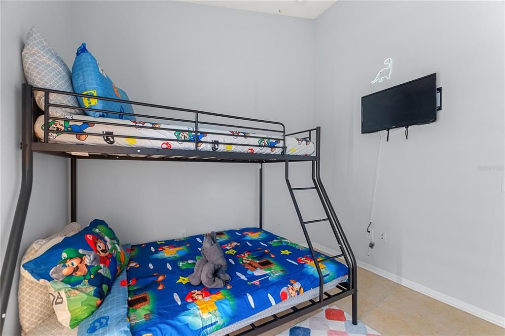 For Rent: $2,300 (3 beds, 2 baths, 1130 Square Feet)