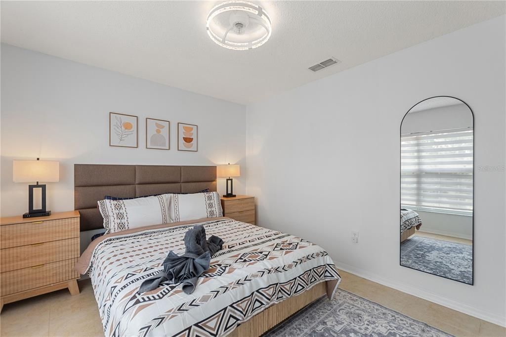 For Rent: $2,300 (3 beds, 2 baths, 1130 Square Feet)