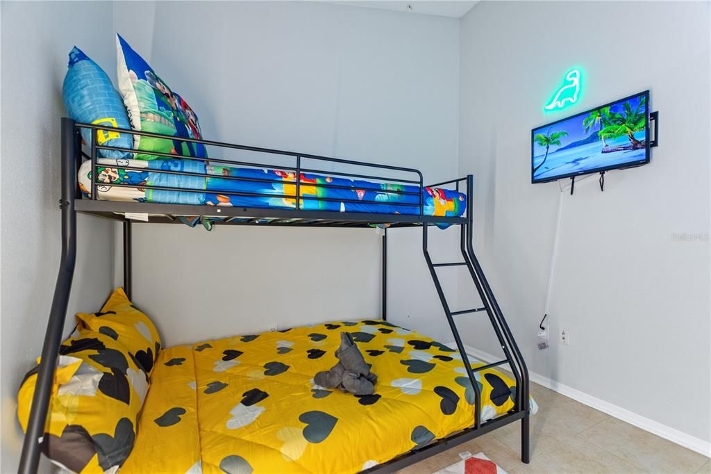 For Rent: $2,300 (3 beds, 2 baths, 1130 Square Feet)