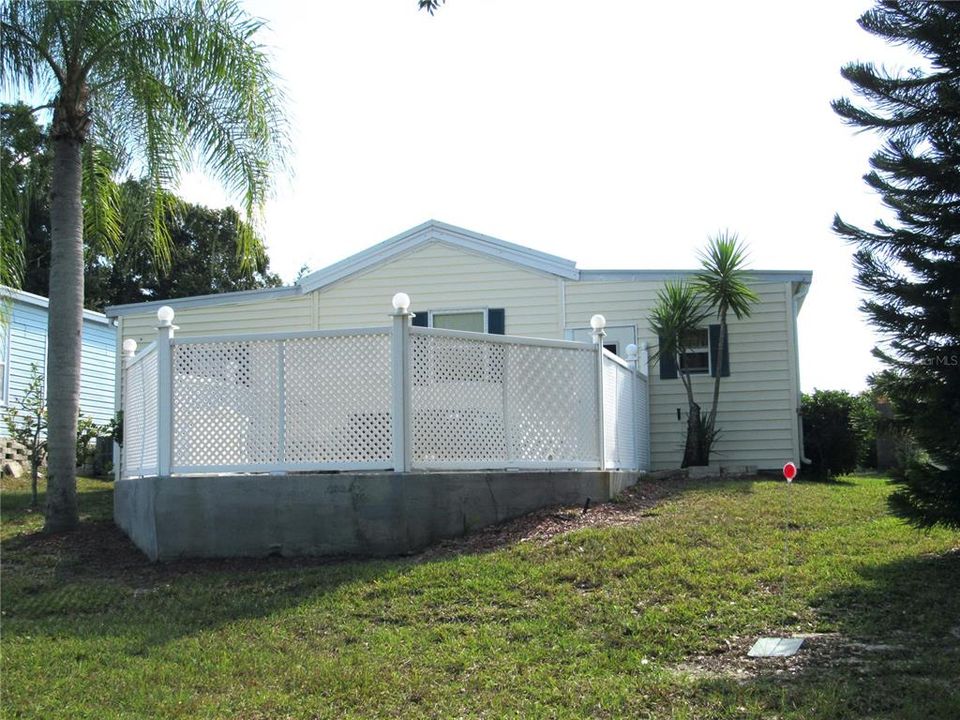 For Sale: $165,000 (2 beds, 1 baths, 740 Square Feet)