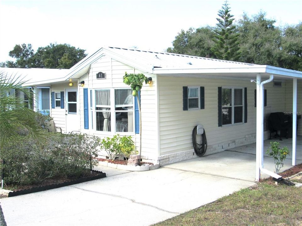 For Sale: $165,000 (2 beds, 1 baths, 740 Square Feet)