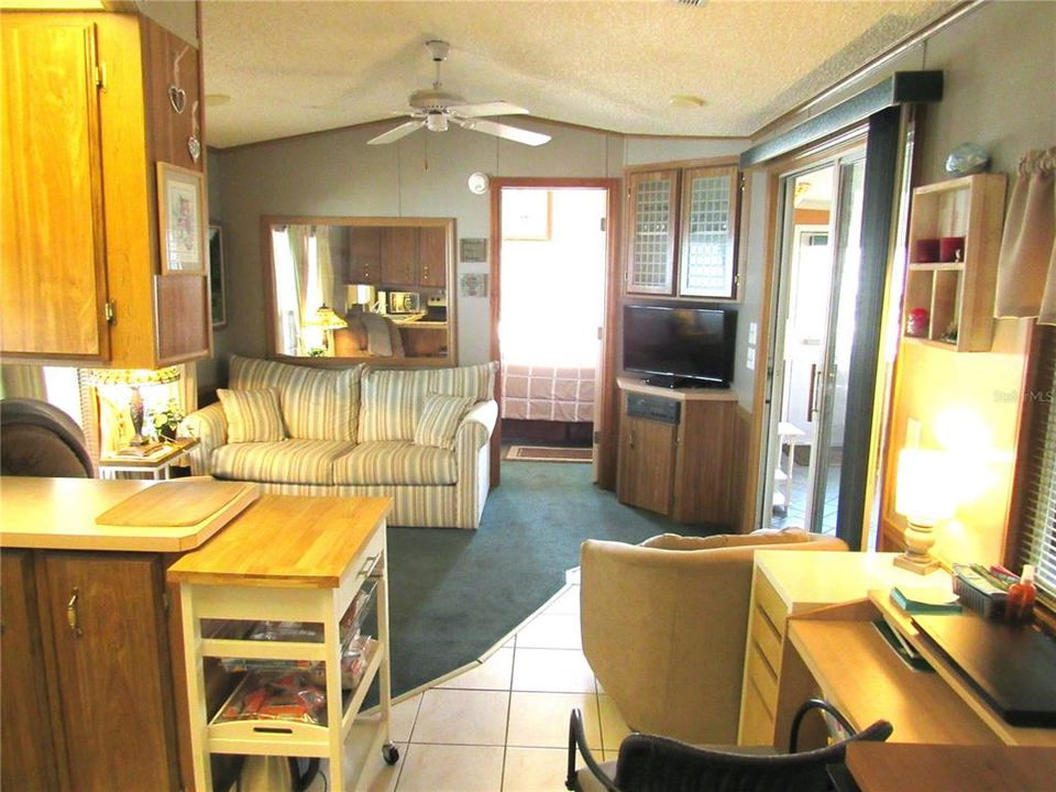 For Sale: $165,000 (2 beds, 1 baths, 740 Square Feet)
