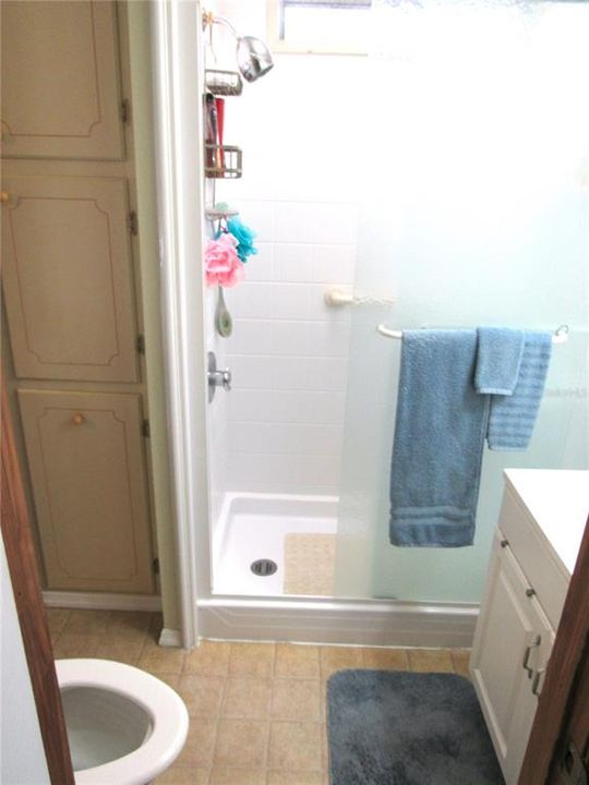 For Sale: $165,000 (2 beds, 1 baths, 740 Square Feet)