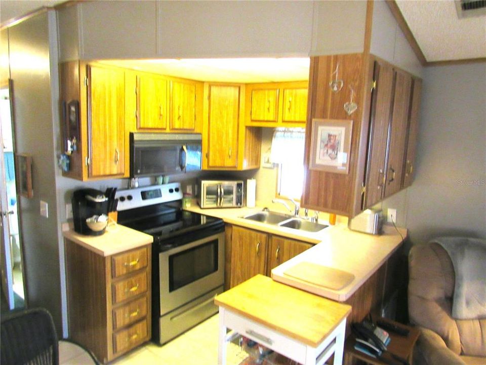 For Sale: $165,000 (2 beds, 1 baths, 740 Square Feet)